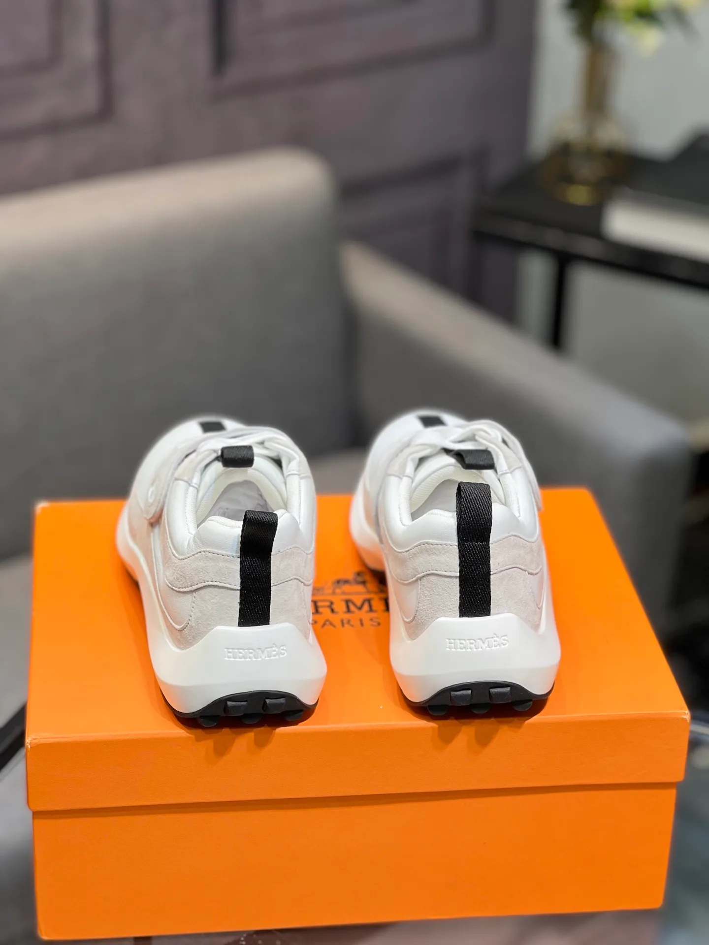Men's shoes 💰600 Actual photos 🎬 [Hermès] Couple style, official website synchronization Counter quality French Paris catwalk style Simple and classic Imported original fabric Original 1:1 outsole! The highest version on the market! Size: Female 35-41. Male 39-45 (female 41, male 45 customized)